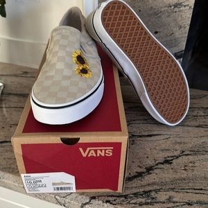 New Women’s Asher Vans size 10